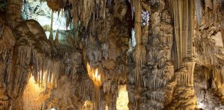 Descubre las Maravillas de las Cuevas de Nerja en Málaga