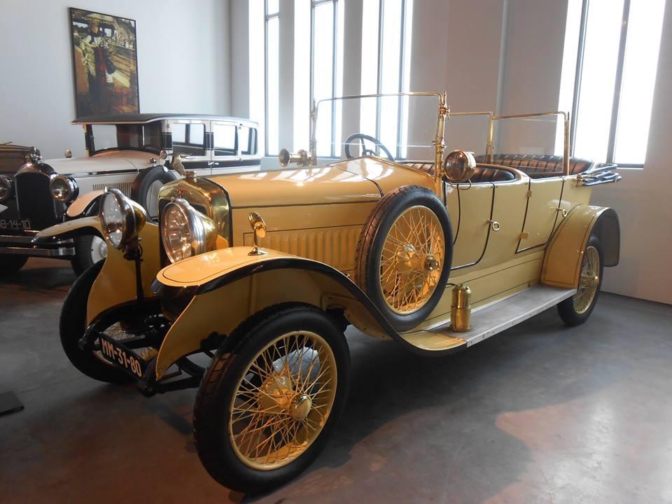 Imagen colección de vehículos Museo Automovilístico y de la moda en Málaga