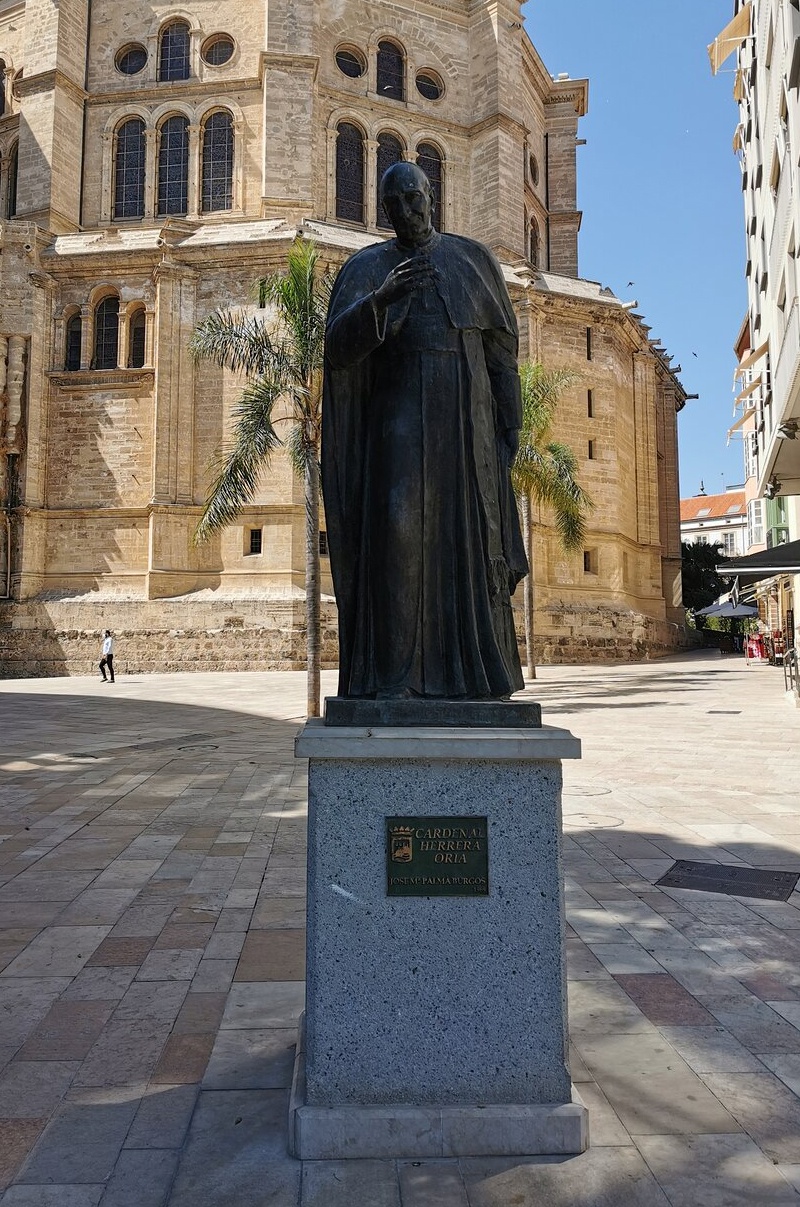 Monumento al Cardenal Ángel Herrera Oria en Málaga