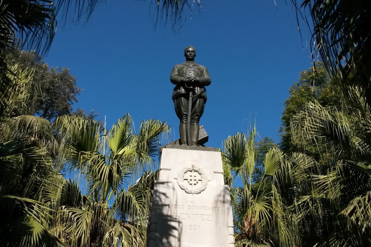 Monumento al Comandante Benítez en Málaga