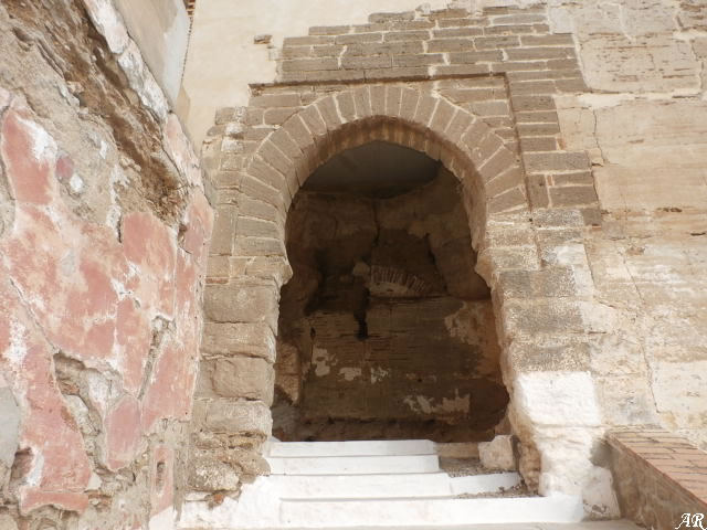 Arco de la Herradura, entrada al Castillo de Álora