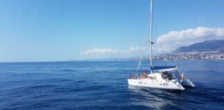 Paseo en catamarán en Puerto Marina, Benalmádena