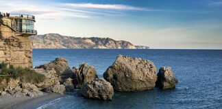 Balcon de l’Europe à Nerja: Une Fenêtre sur la Méditerranée
